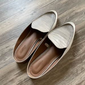 Women’s Dekota Mules size 6.5